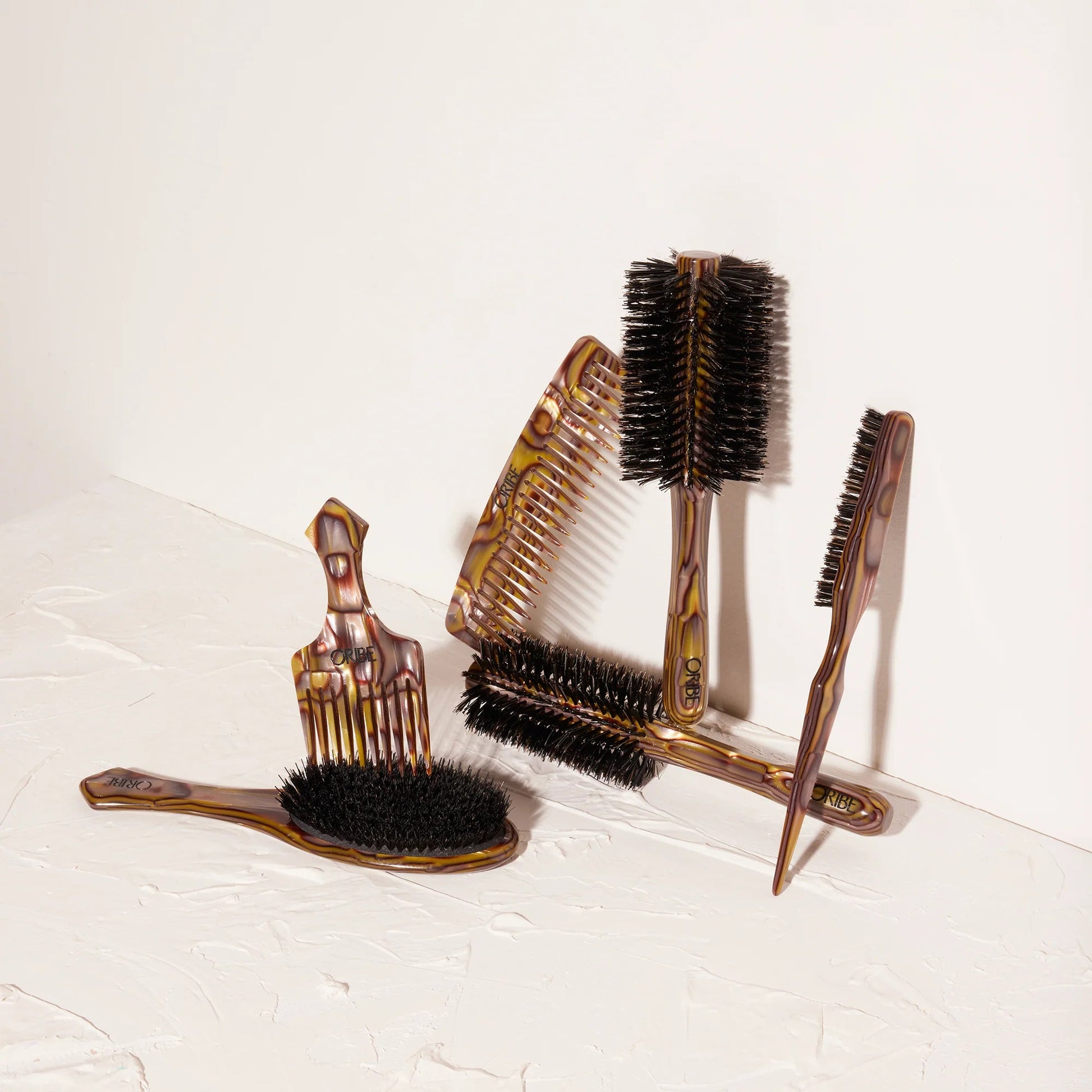 Oribe Resin Wide Tooth Comb must-hair